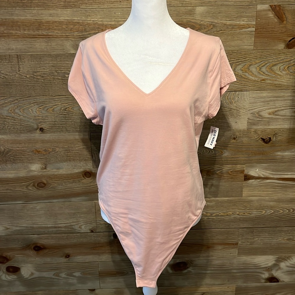 🌸5 for $20 NWT Old Navy pale pink short sleeve v neck knit bodysuit. XL